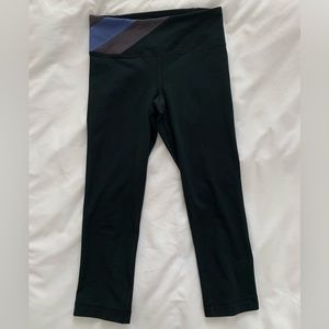 Under Armour Women’s Cropped Leggings Size XS